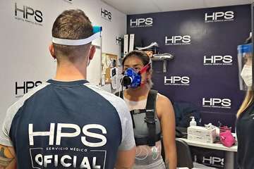 La internacional boliviana Ticona llega al Teldeportivo tras una larga espera/TA.